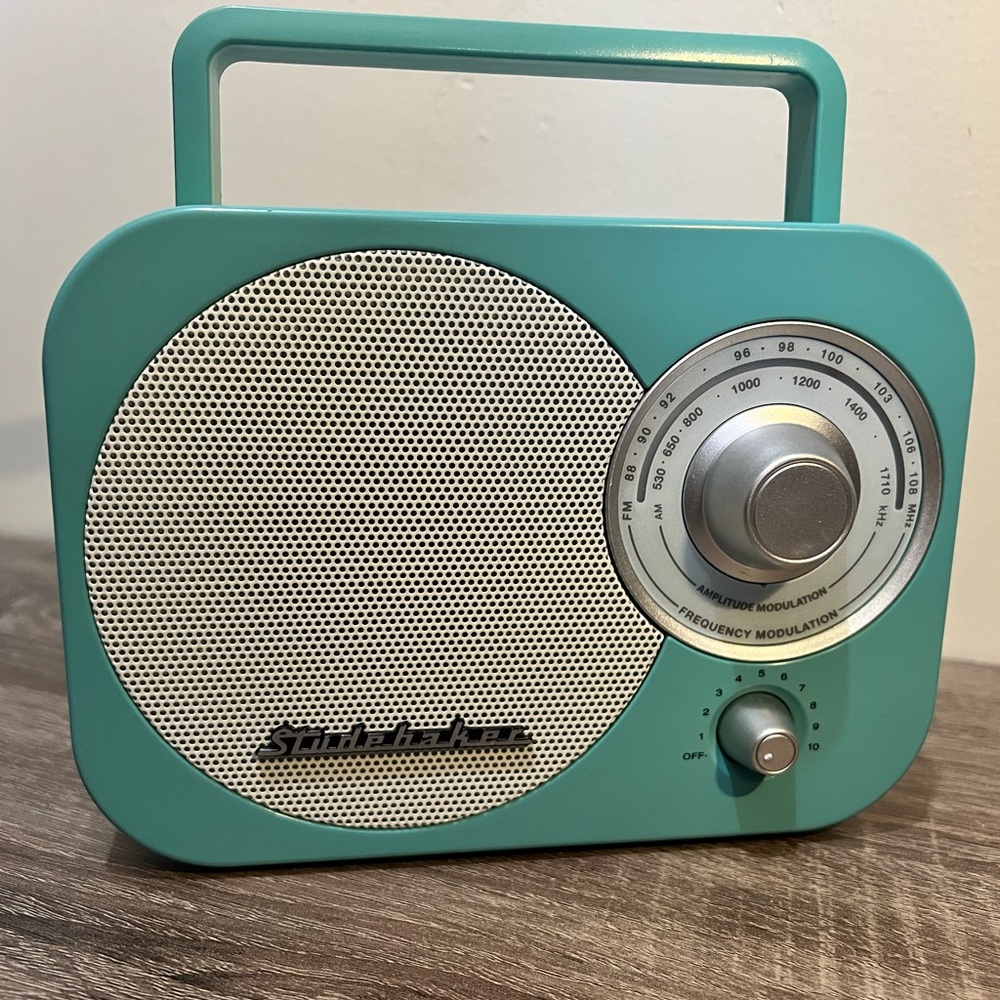Studebaker SB2000 Retro Portable AM/FM Radio - Speaker - Aux Input (Teal)